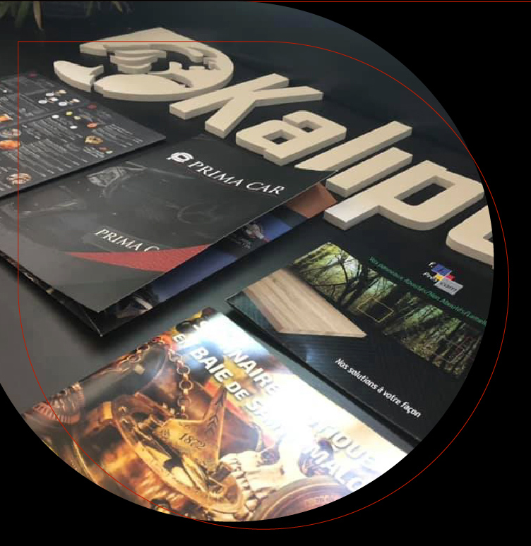 Supports de signalétique de Kalipub.fr disposés en éventail