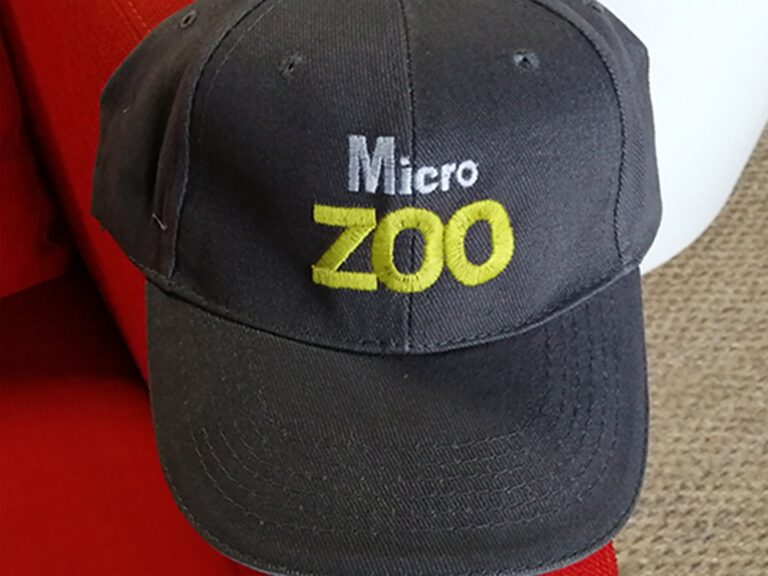 Casquette brodée avec logo Micro Zoo