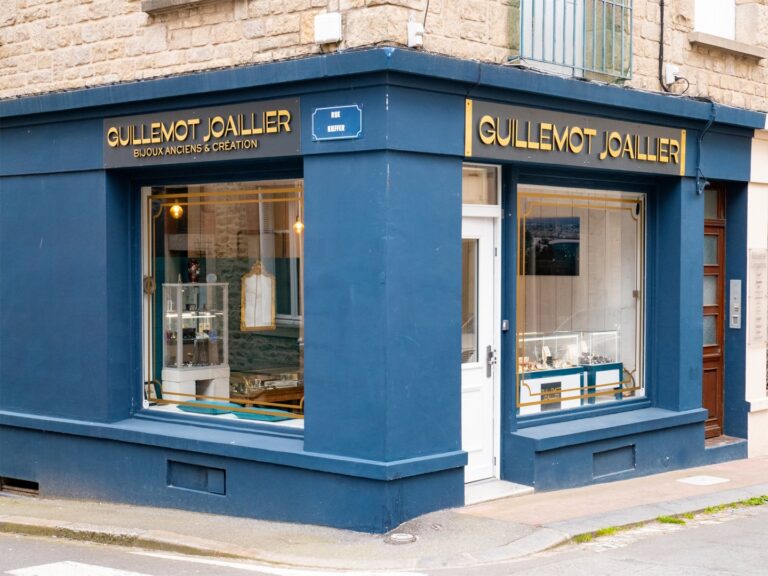 Enseigne de la bijouterie Guillemot Joaillier à Saint-Lunaire